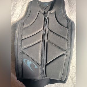 Oneill slasher adult vest , black size small. Brand new no tag